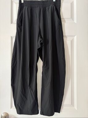 Old Navy Black sleek tech barrel pants